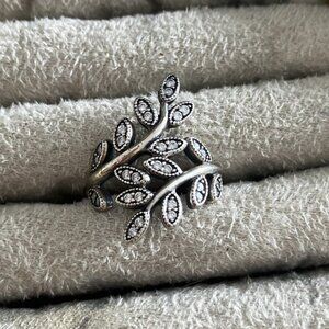 Pandora Sparkling Leaves Ring Size 6